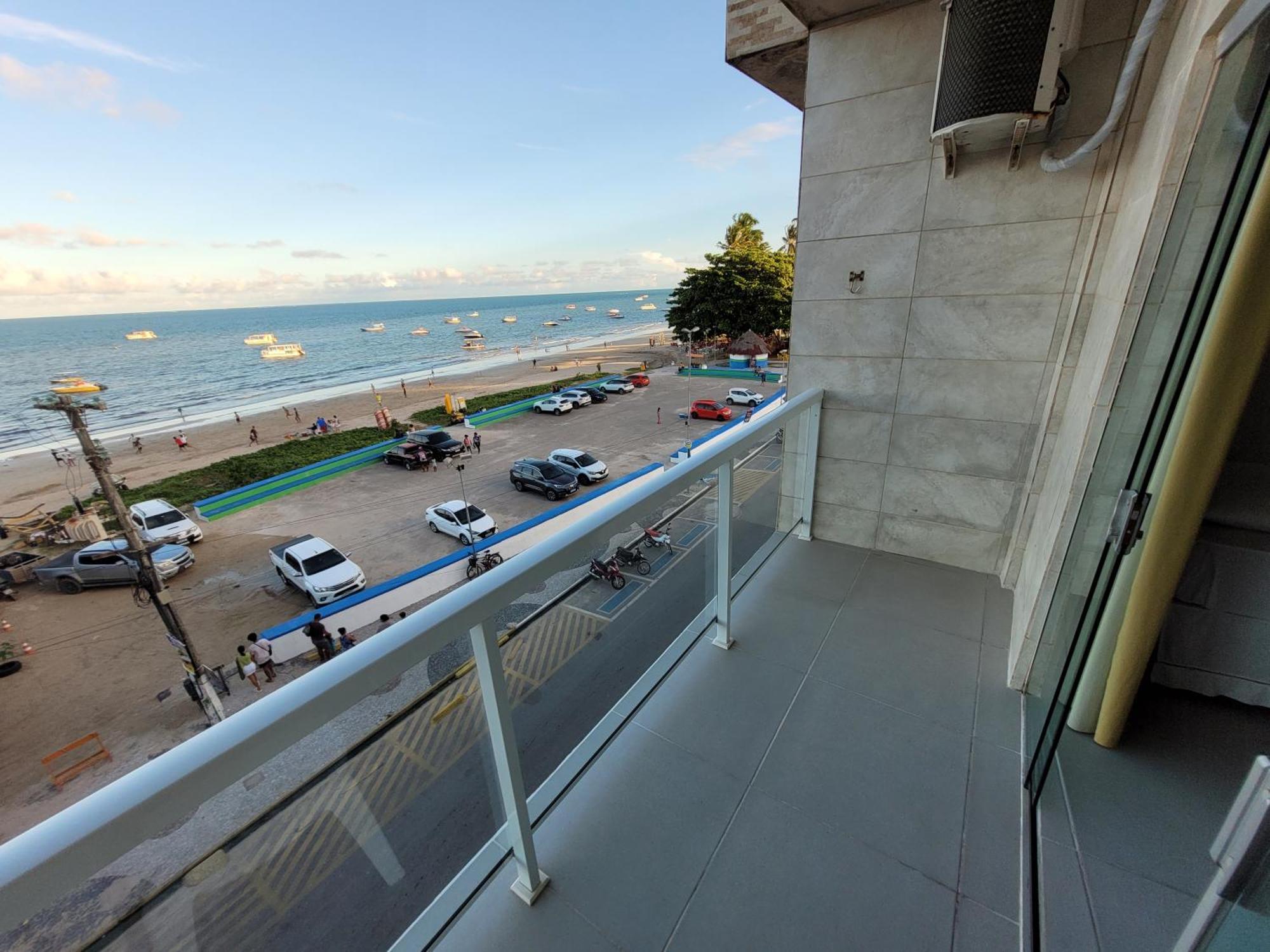 Quarto Quádruplo com Varanda e Vista para o Mar